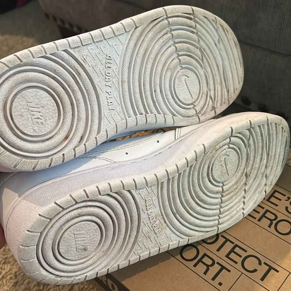 Nike Court Borough Low 2 White Sneakers 7Y / Women’s 8.5